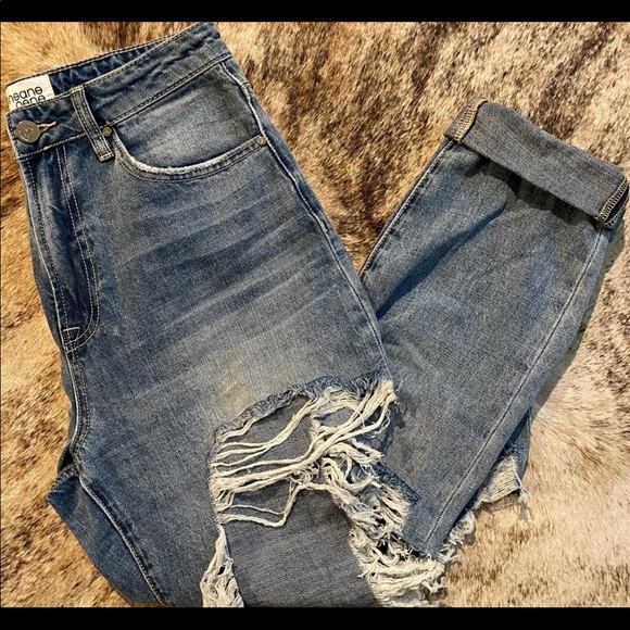 Super Distressed Boyfriend Jeans - Picture 2 of 3